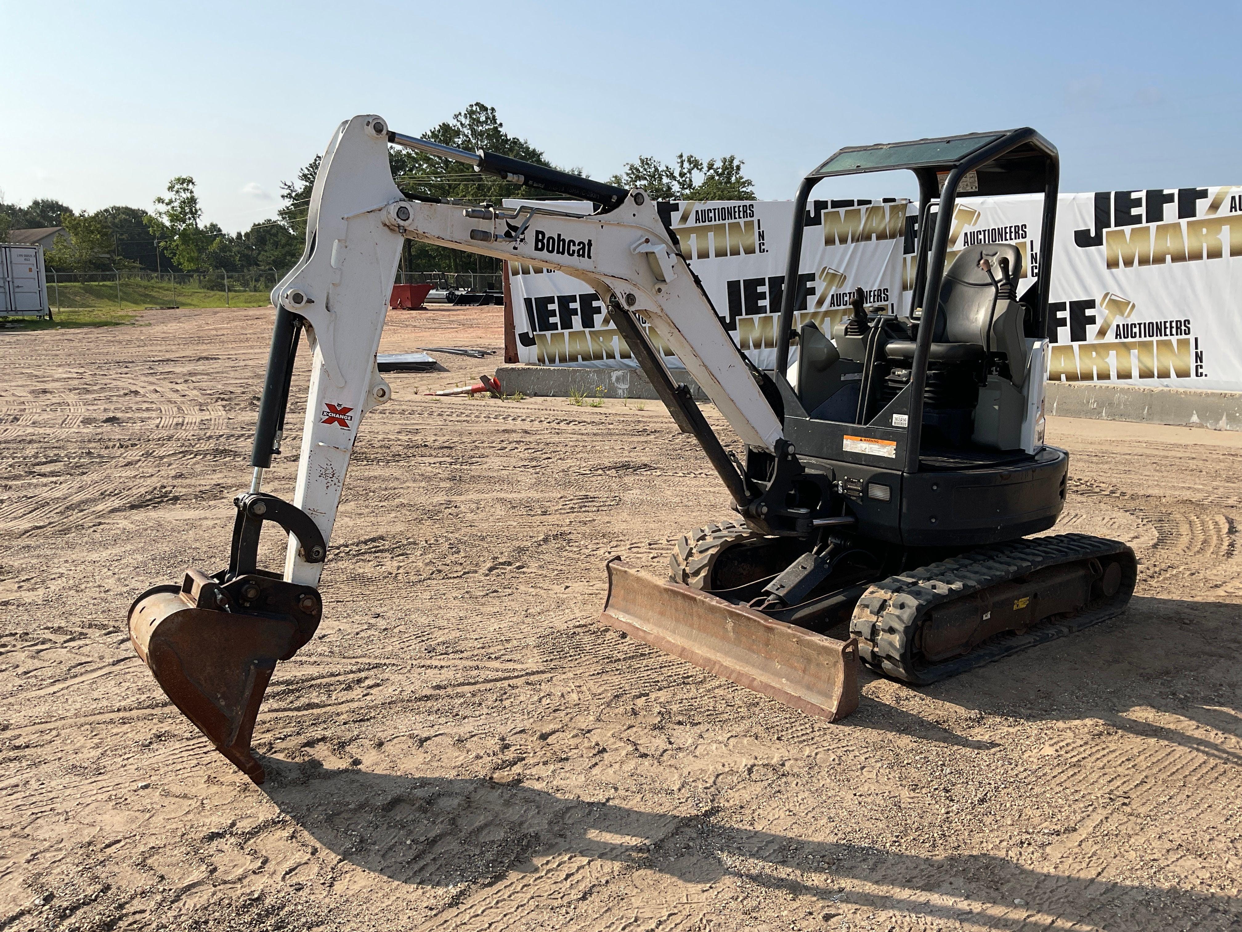 Main image Bobcat E26
