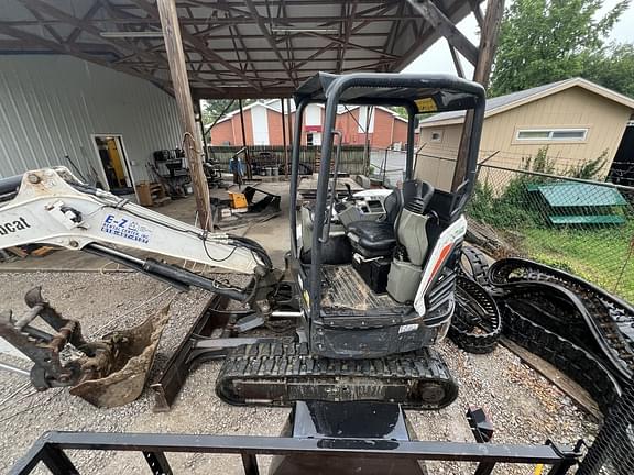 Image of Bobcat E32 equipment image 2
