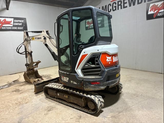 Image of Bobcat E32i equipment image 2