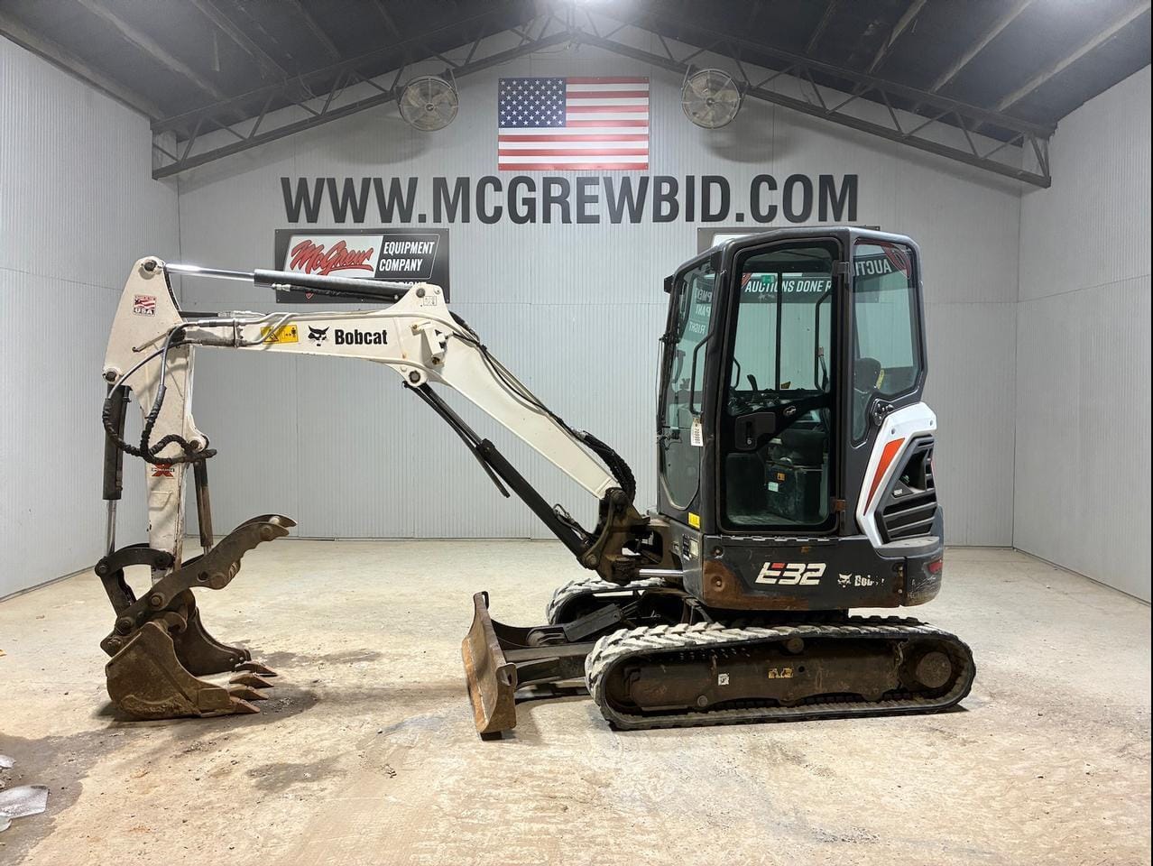 2019 Bobcat E32i Equipment Image0