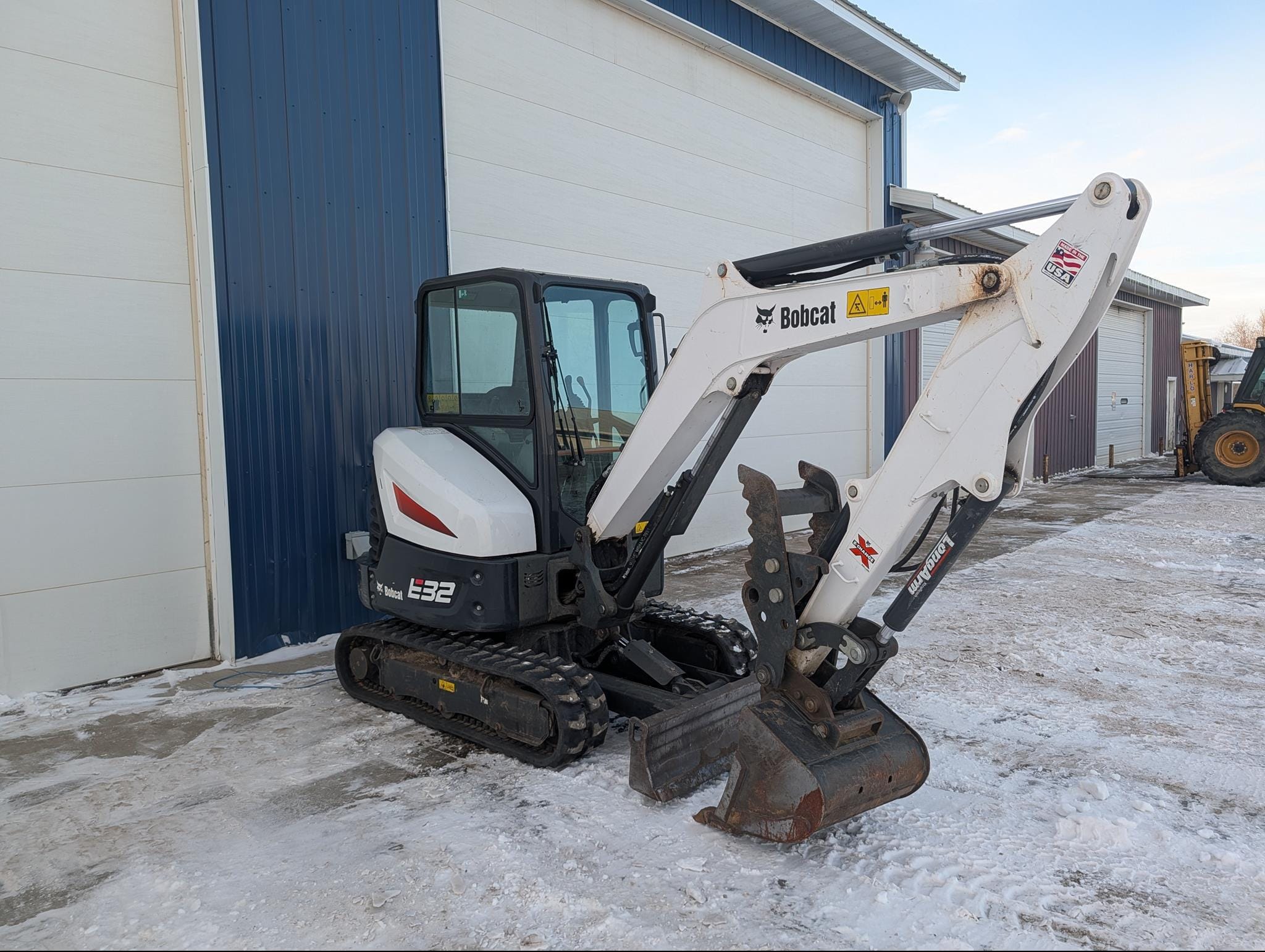 2019 Bobcat E32i Equipment Image0