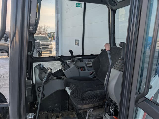 Image of Bobcat E32i equipment image 4