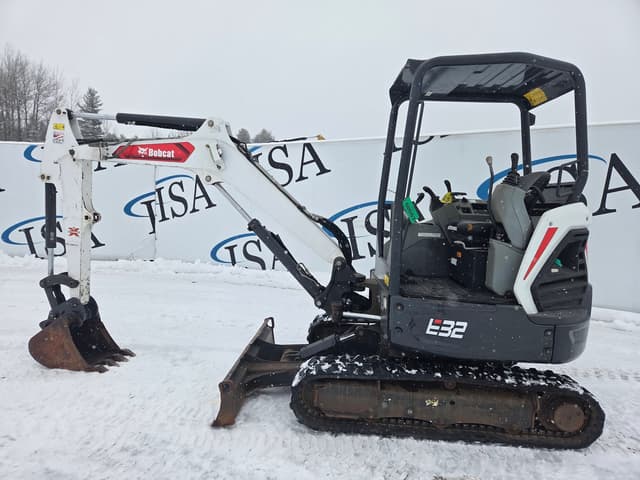 Image of Bobcat E32i equipment image 1