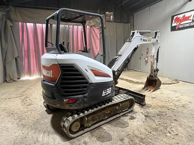 Image of Bobcat E32i equipment image 4