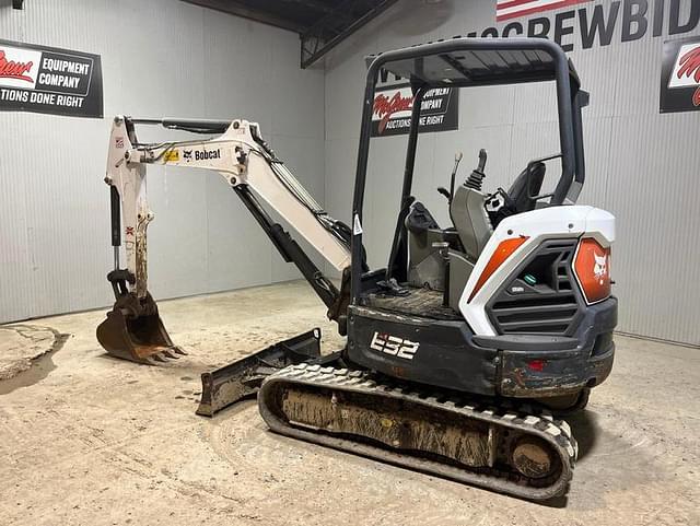 Image of Bobcat E32i equipment image 2