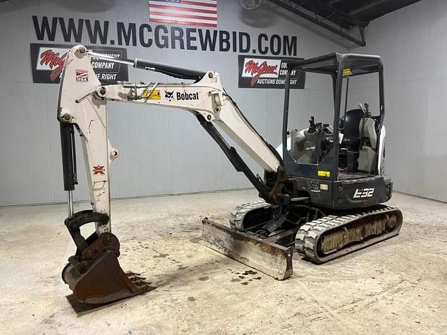 Image of Bobcat E32i equipment image 1