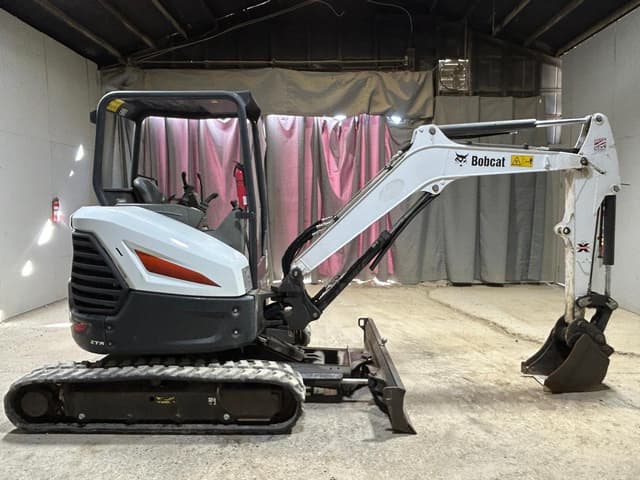 Image of Bobcat E35 equipment image 3