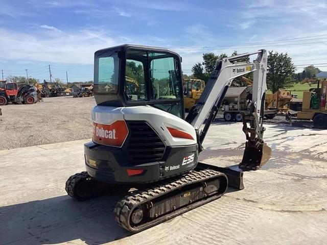 Image of Bobcat E35 equipment image 3