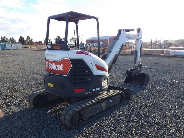 Image of Bobcat E35 equipment image 3