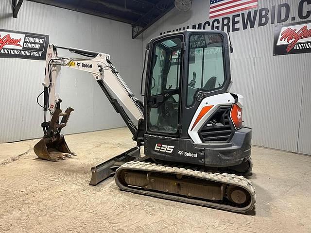 Image of Bobcat E35 equipment image 2