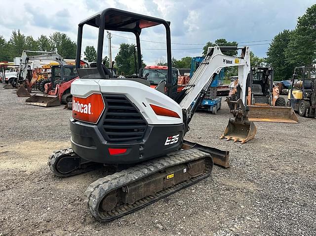 Image of Bobcat E35i equipment image 4