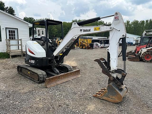 Image of Bobcat E35i equipment image 2