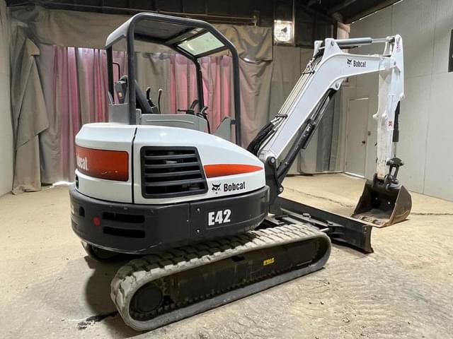 Image of Bobcat E42 equipment image 4