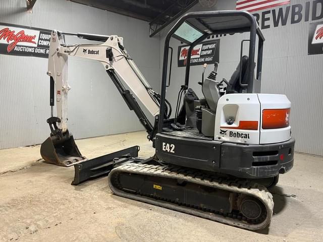 Image of Bobcat E42 equipment image 2