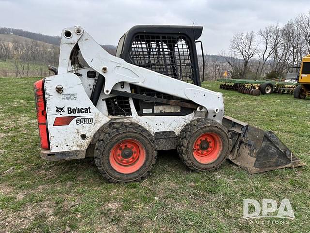 Image of Bobcat S590 equipment image 2