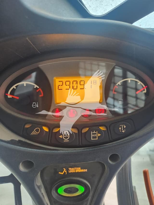 Image of Bobcat S650 equipment image 2