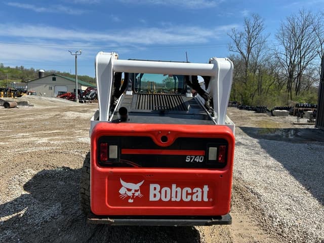 Image of Bobcat S740 equipment image 2