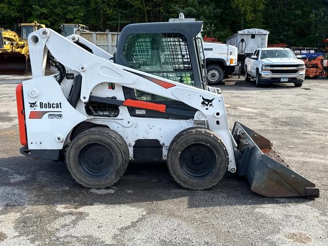Image of Bobcat S740 equipment image 3