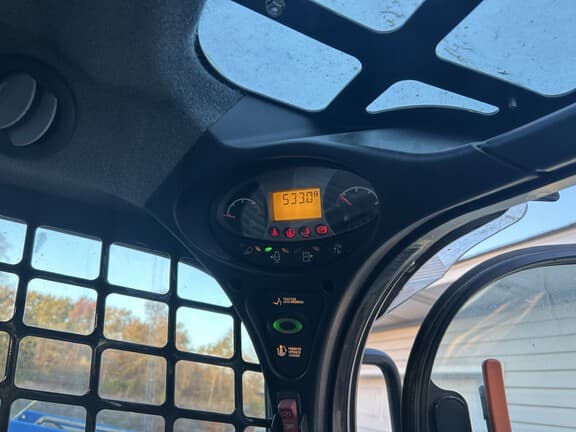 Image of Bobcat T450 equipment image 3