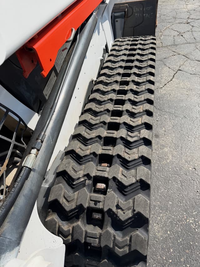 Image of Bobcat T550 equipment image 3