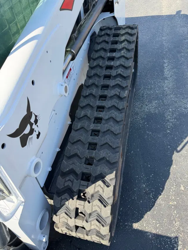 Image of Bobcat T550 equipment image 4