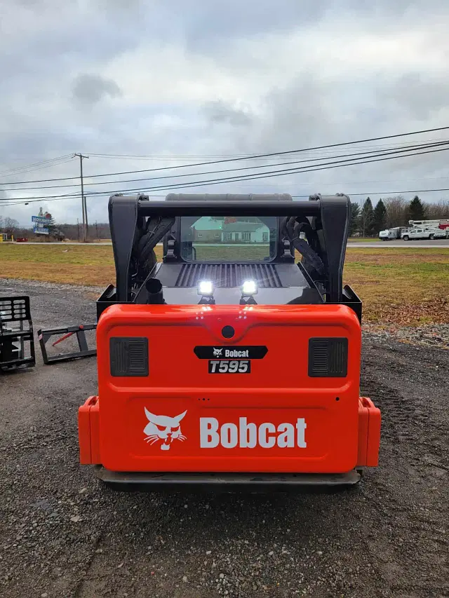 Image of Bobcat T595 equipment image 4