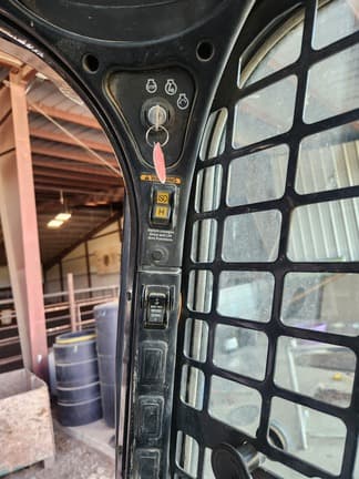 Image of Bobcat T595 equipment image 4