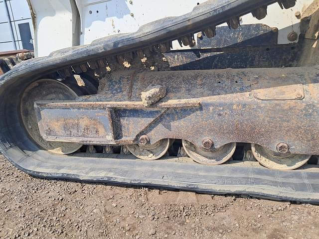 Image of Bobcat T650 equipment image 4