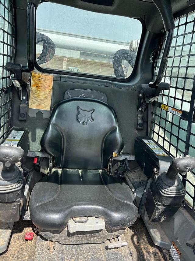Image of Bobcat T650 equipment image 4