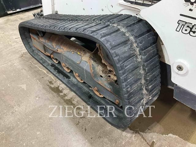 Image of Bobcat T650 equipment image 3