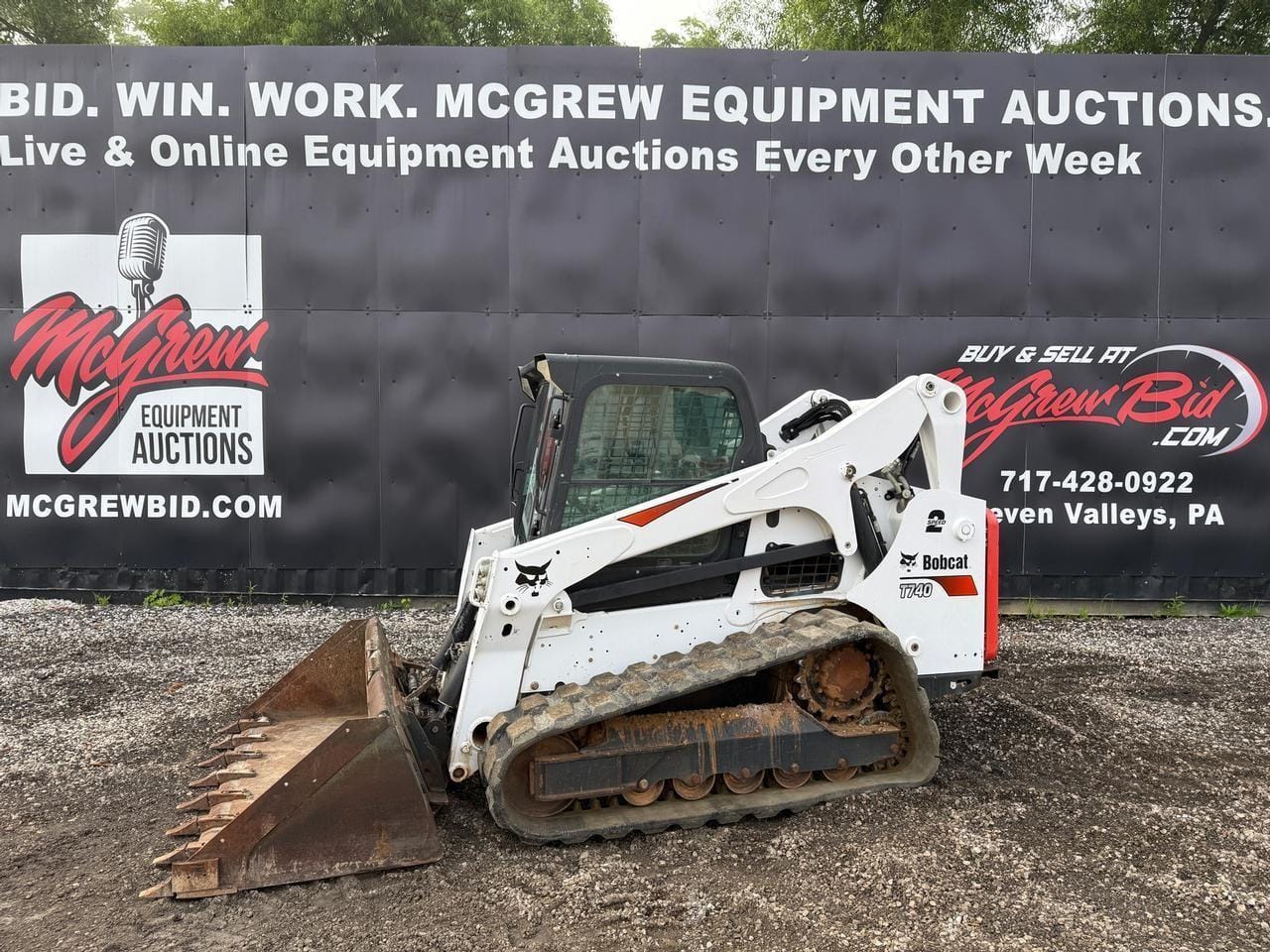 2019 Bobcat T740 Equipment Image0