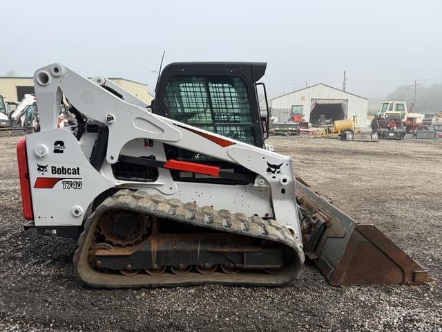 Image of Bobcat T740 equipment image 4