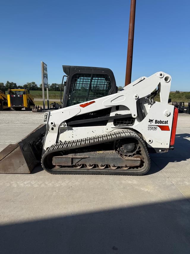 Image of Bobcat T740 equipment image 1