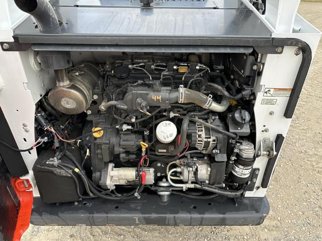 Image of Bobcat T740 equipment image 4