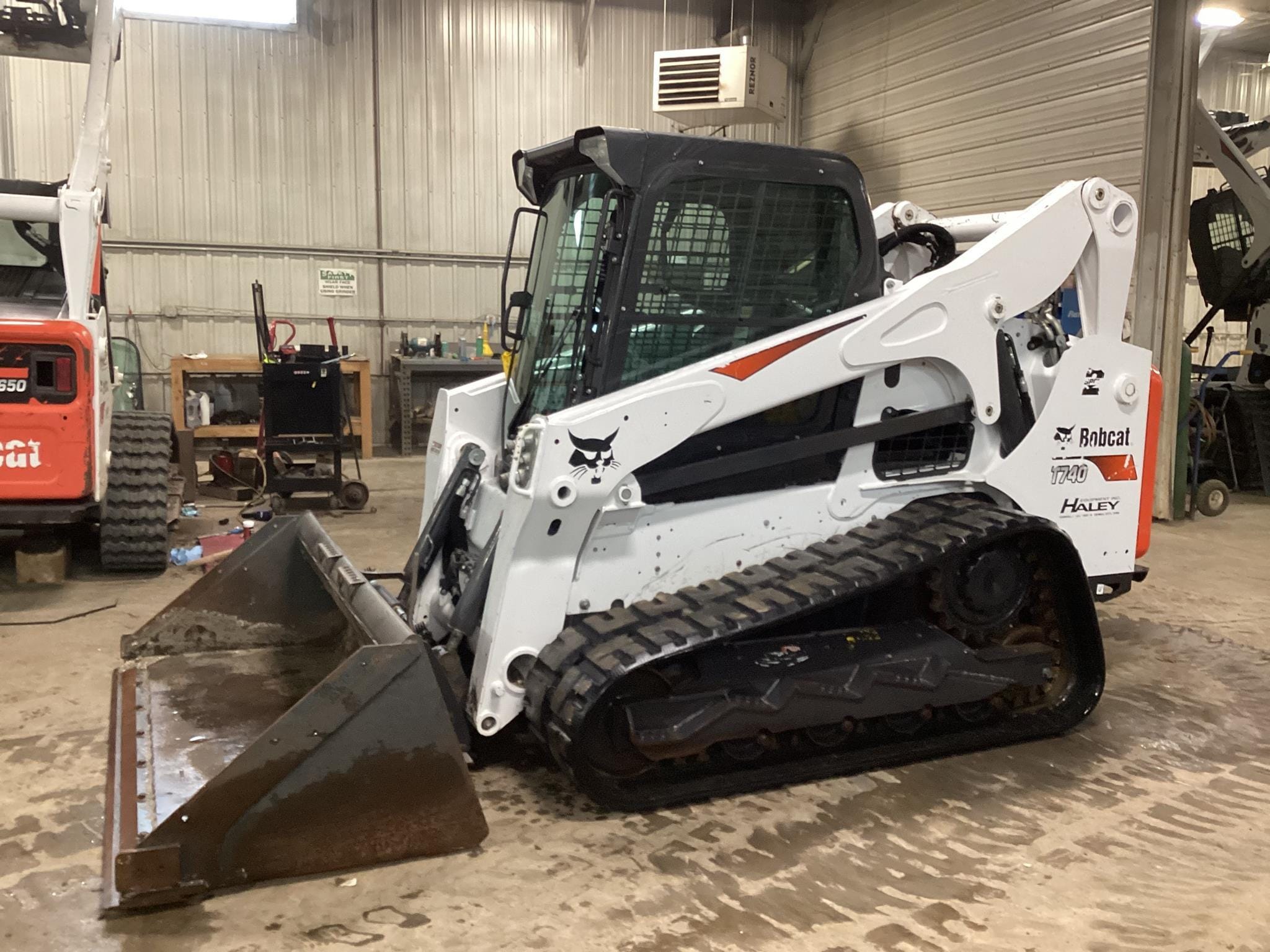 2019 Bobcat T740 Equipment Image0