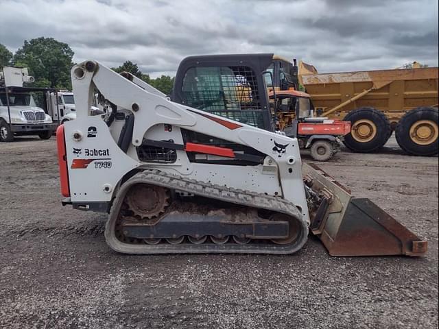Image of Bobcat T740 equipment image 2