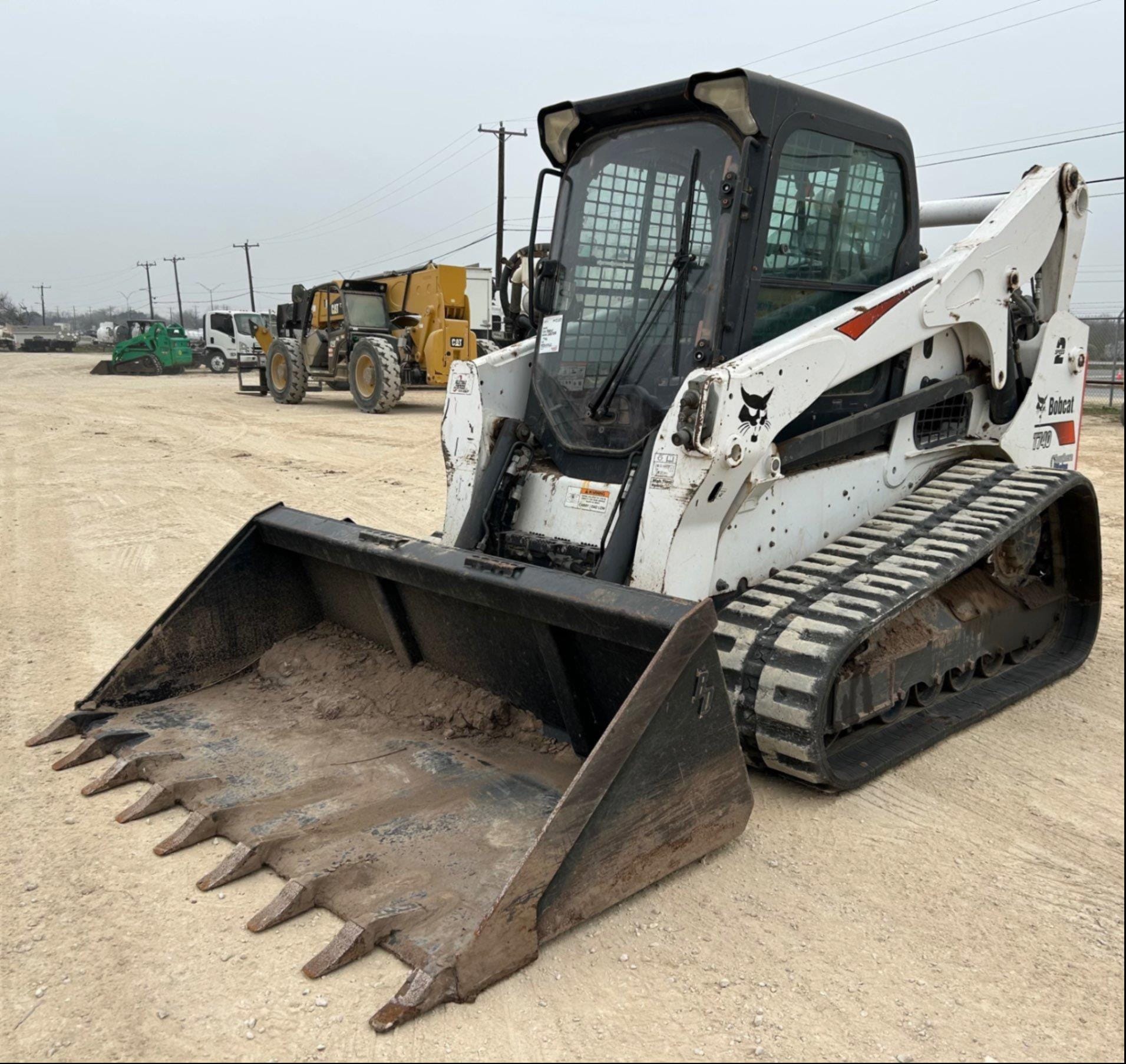 2019 Bobcat T740 Equipment Image0