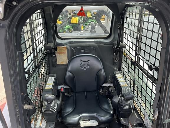 Image of Bobcat T870 equipment image 4