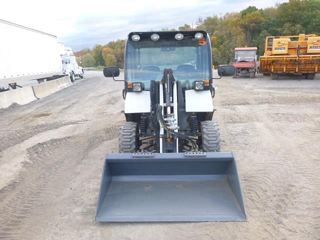 Image of Bobcat Toolcat 5600 equipment image 1