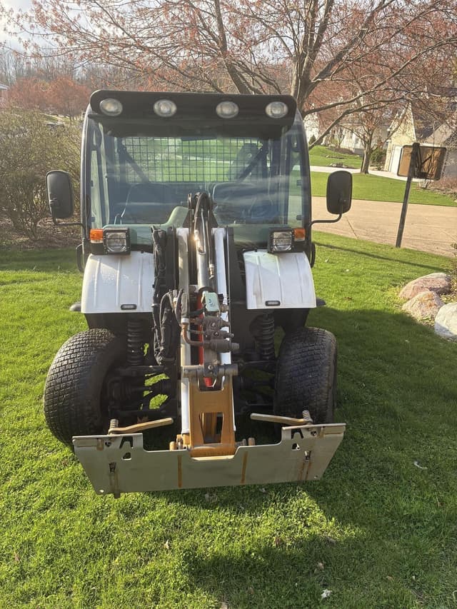 Image of Bobcat Toolcat 5600 equipment image 4