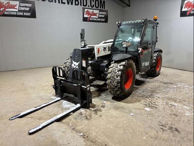 Image of Bobcat V519 equipment image 1