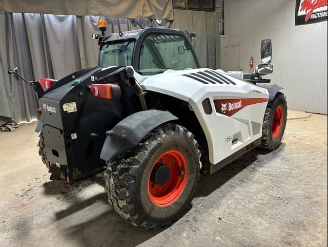 Image of Bobcat V519 equipment image 4