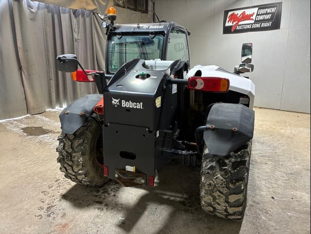 Image of Bobcat V519 equipment image 3