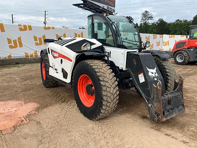 Image of Bobcat V723 equipment image 2