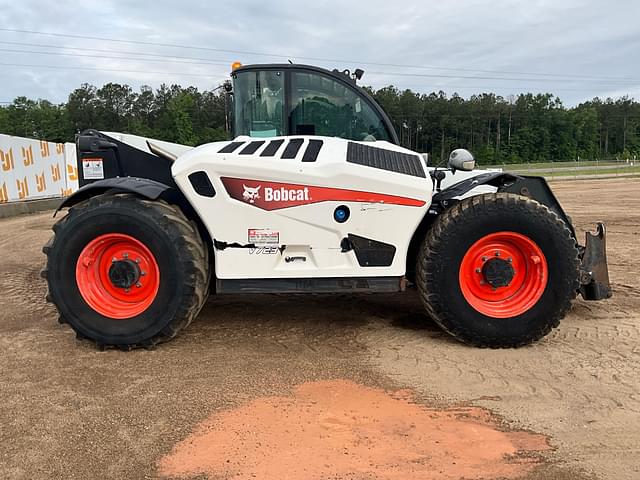 Image of Bobcat V723 equipment image 3