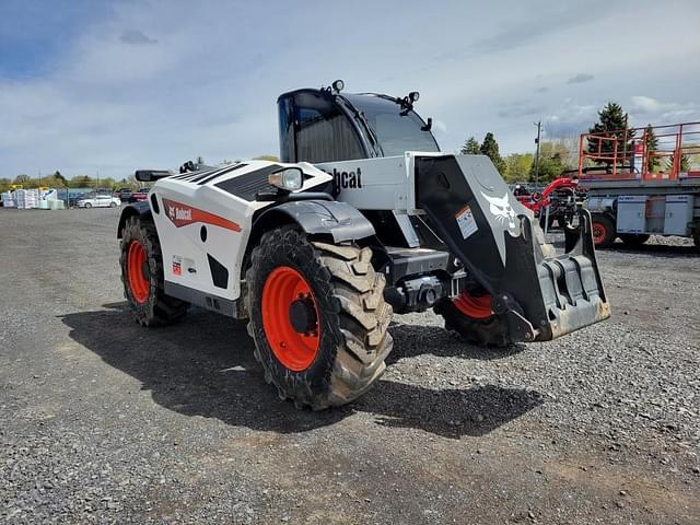 Image of Bobcat V723 equipment image 3