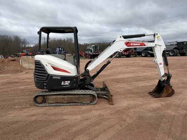 Image of Bobcat E32i equipment image 3