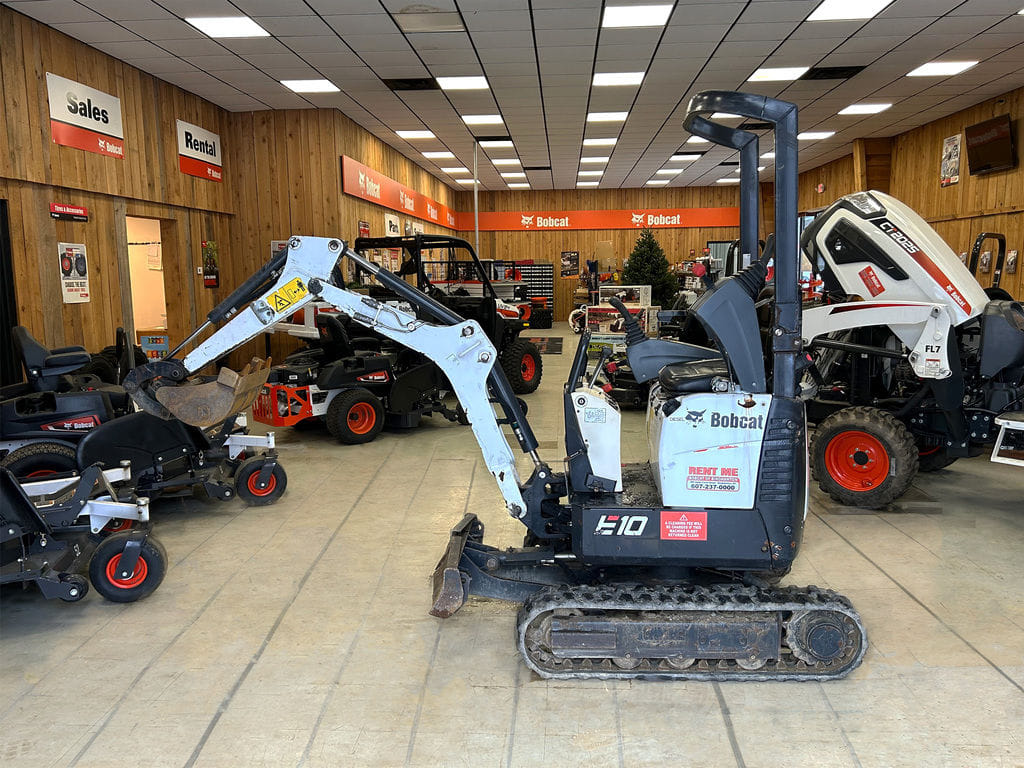 Main image Bobcat E10