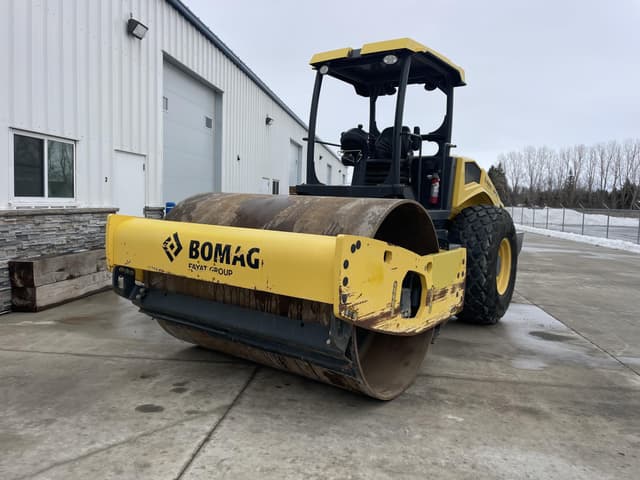 Image of Bomag BW211D-5 equipment image 2