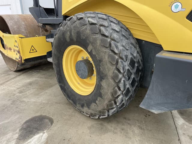 Image of Bomag BW211D-5 equipment image 4